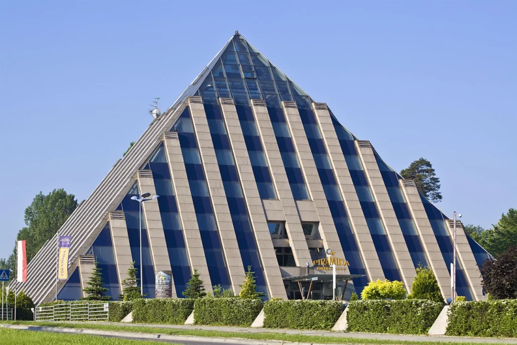 hotel piramida